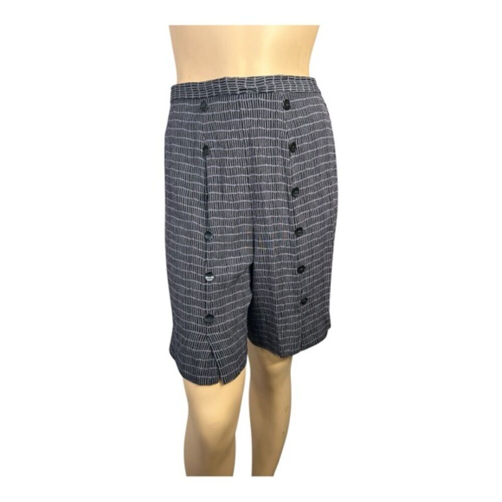 Doncaster Women’s Black & White Button Front Bermuda Shorts Size 4 – 7" Inseam